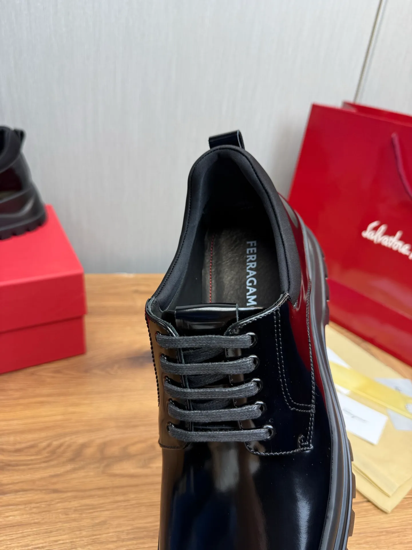 Men's shoes 💰880💰 Ferragamo. [Ferragamo] Men's Loaf leather shoes, the latest hot style, 1:1 original purchase quality, top quality, imported open-edge beaded cowhide leather on the upper, hand-made three-dimensional stitching highlights the round toe design, the inner feet are made of imported cowhide, with original wear-resistant rubber outsole, matching code 39-44, (38, 45 custom-made, non-refundable)